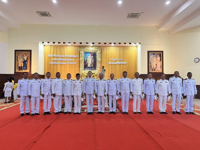 พ.ต.อ.สมยศ ศรีพระคุณ ผกก.สภ.กระนวน ร่วมพิธีทำบุญตักบาตรและวางพวงมาลาเพื่อรำลึกในพระมหากรุณาธิคุณ เนื่องในวันนวมินทรมหาราช วันคล้ายวันสวรรคตของพระบาทสมเด็จพระบรมชนกาธิเบศร มหาภูมิพลอดุลยเดชมหาราช บรมนาถบพิตร 13 ต.ค. 2568